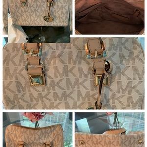 Authentic Michael Kors Signature Tote